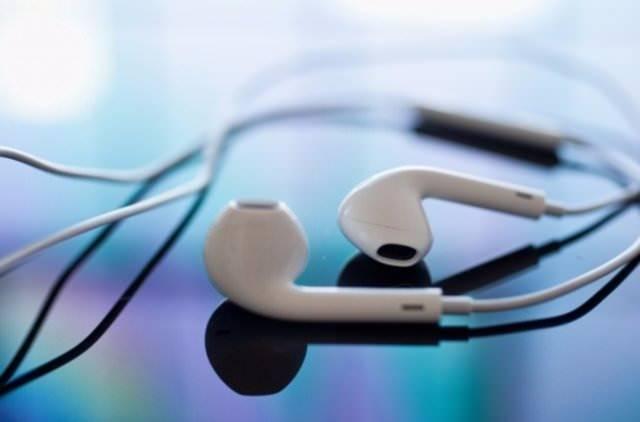 <p>Bir görüşmeyi sonlandırmak için kulaklığınıza iki kez tıklayın.</p>
