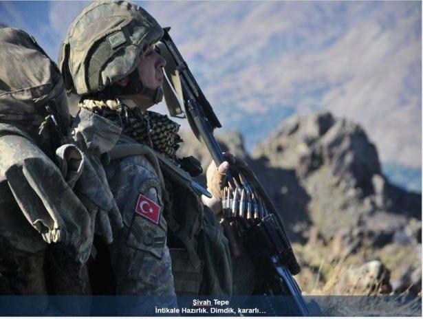 <p><strong>OPERASYONUN AMACI </strong><br />
'Şehit P.Kur.Yb.İlker Çelikcan Operasyonu'nun amacı PKK Terör Örgütü'nün sözde Cilo Eyaletinin kilidini oluşturan Doski Vadisi ve güneyindeki bölgeyi kontrol eden İkiyakalar ve Oramar Tepe bölgesindeki teröristleri etkisiz hale getirmek, müteakip aşamada tekrar kullanılmalarını engellemek maksadıyla mağara, sığınak, barınak ve erzak depolarını tahrip etmek, Dağlıca ve Yeşiltaş’ta bulunan Üs Bölgeleri'ne ikmal ve intikal yollarını EYP'lerden temizleyerek ikmal sürekliliğini sağlamak olduğu belirtildi.</p>
