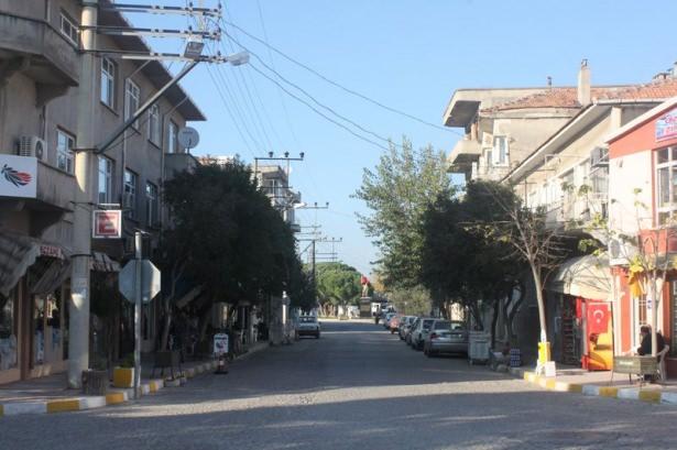 <p><strong>OPERASYON 40 GÜN SÜRDÜ </strong><br />
27 Eylül 2015 tarihinden itibaren başlayan 'Şehit P.Kur.Yb.İlker Çelikcan Operasyonu' 5 Kasım Perşembe günü Oramar Tepe bölgesi de tam olarak kontrol altına alındı. Bölgeyi terk etmeyi başaramayan, PKK'lı ufak grupların etkisiz hale getirilmesi maksadıyla arama ve tarama faaliyetlerinin devam ettiği belirtildi. Operasyonda 119 PKK'lının öldürüldüğü belirtildi.</p>
