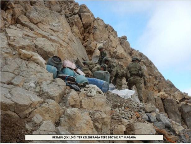 <p><strong>OPERASYON 3 SAFHADA PLANLANDI</strong><br />
'Şehit P.Kur.Yb.İlker Çelikcan Operasyonu 3 safhada planlandı. Birinci safhada Doski Vadisi ve tarafeyninin PKK'lı teröristleri temizlenmesi, İkinci safhada İkiyakalar Dağı bölgesinin kontrol altına alınması, yol araması ve ikmalin yapılması, Üçüncü ve son safhada ise Oramar Tepe Bölgesi'nin ve uzanımının kontrol altına alınması olarak planlandı.</p>
