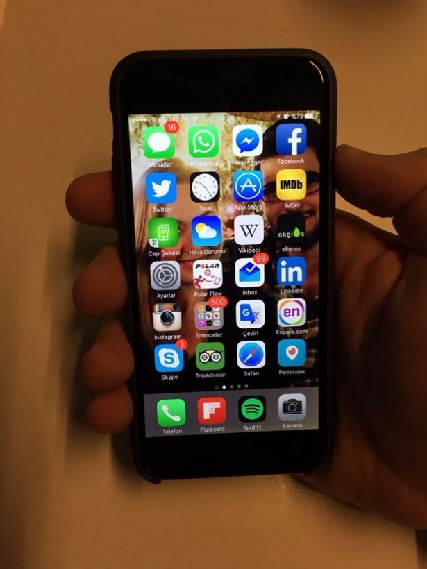 <p>1- iOS cihazınızın (iPhone veya iPad) önce güç tuşuna (power) uzun süre basın.</p>

<p> </p>
