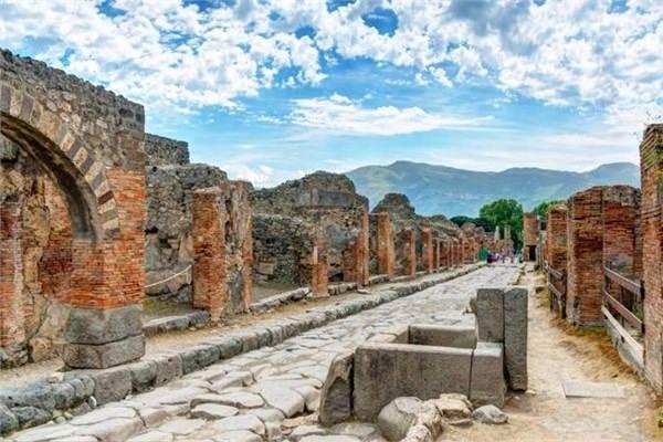 <p><strong>Pompeii ve Herkulaneum</strong><br />
İtalya</p>
