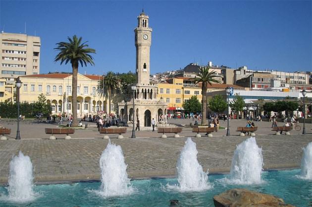 <p>İzmir: 3 milyon 30 bin 462 seçmen, 10 bin 296 sandıkta oy kullanacak.</p>