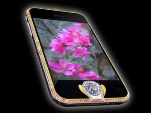 King's Button iPhone 3GS (2.500.000 USD)   Giriş düğmesini 6.6 karat elmasla değiştirdiğinizde ve altın bir kılıf kullandığınızda ne olur? 2.5 milyon dolarlık 'King's Button' iPhone olur...