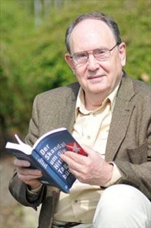 <p>Arkadaşı Konrad Kujau’nun sahtekarlığına kanan Heidemann, ayrıca ünlü tarihçi Hugh Trevor- Roper’i de günlüğün gerçek olduğuna ikna etmeye başardı. Heidemann bu sahtekârlığı sonucu Alman mahkemeleri tarafından üç yıl hapse mahkum ediliyor.</p>