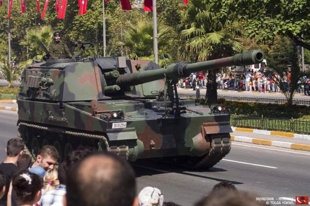 1 dakika içinde 6 top atışı gerçekleştirebilen Fırtına, atış görevinin tamamlanmasının ardından 30 saniye içinde mevzi değiştirebiliyor ve böylece düşmanın karşı ateşine maruz kalma riskini minimum düzeye indiriyor.