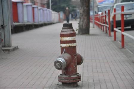 - Yangın musluklarını engelleyecek şekilde her iki yönden 5 metre mesafe içinde park etmek 77 lira.