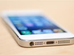 iPhone 5 3.5 inç'lik ekranı olan eski nesil iPhone'lara göre iPhone 5, 4.0 inç'lik ekranıyla artık kullanıcılarına daha yüksek bir çözünürlük sunuyor.