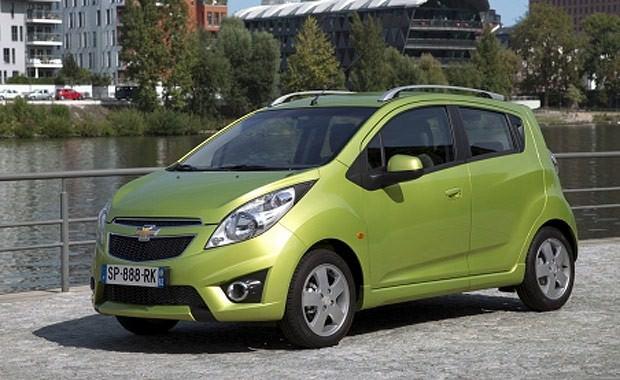 <p>Chevrolet'in "Yeni Spark", Dacia'nın "Yeni Sandero", Skoda'nın "Citigo" ve Tata'nın "Vista" modellerinin fiyatları 30 bin liranın altında kalırken bu otomobiller arasında Hindistan orijinli Tata'nın 2012 model yılına ait "Vistra"sı, 22 bin 500 liralık fiyatıyla en ucuz otomobil olarak dikkati çekiyor.</p>