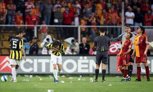 Her haliyle unutulmayacaktı maç ama Metin Oktay meşhur ağları delen golünü bu karşılaşmada attı, sarı lacivertliler rövanşta rakiplerini Yüksel, Naci, Mustafa ve Şeref'in golleriyle 4-0 mağlup ederek profesyonel ligin ilk şampiyonu oldu.