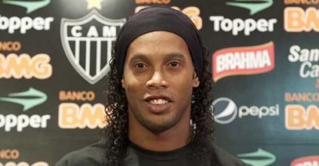 <p>Ronaldinho - Ronnie</p>