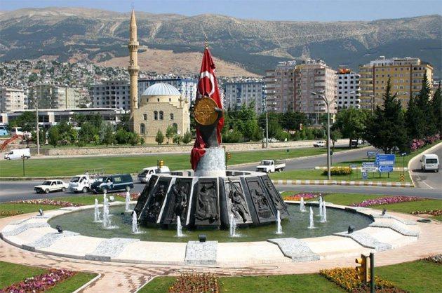 <p>Kahramanmaraş: 684 bin 644 seçmen, 2 bin 596 sandıkta oy kullanacak.</p>