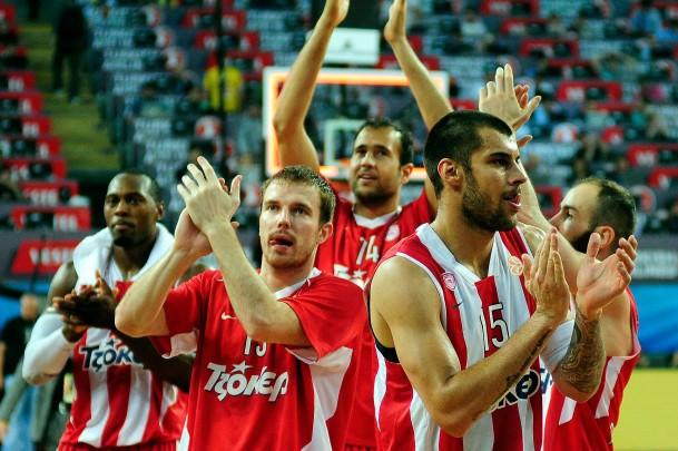 - Basketbolda THY Avrupa Ligi finalinde Rusya'nın CSKA Moskova takımını son saniyede Printezis'in attığı basketle 62-61 yenen Yunanistan'ın Olympiakos takımı, şampiyon oldu.