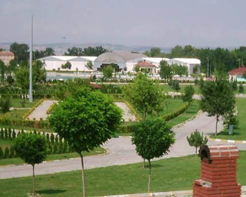 <p>İnegöl Nüfusu: 162.000 Bağlı olduğu il: 208.314</p>