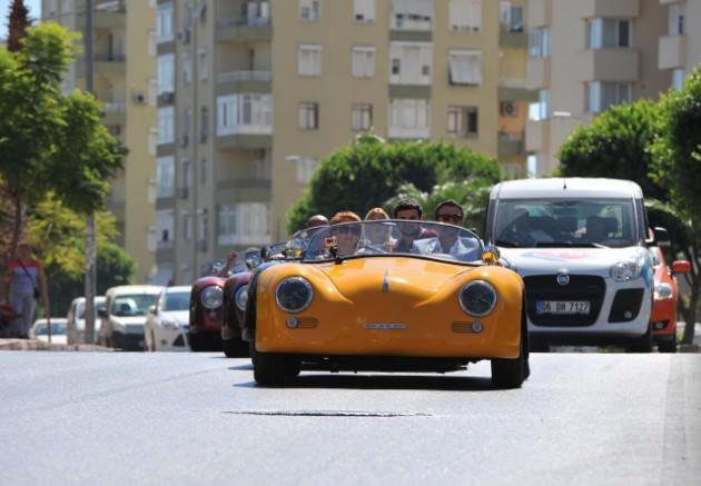 Antalya yollarında ilk elektirikli spor otomobili tanıtıldı...