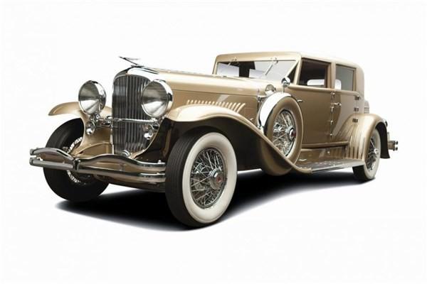 <p>09. Duesenberg Model J</p>