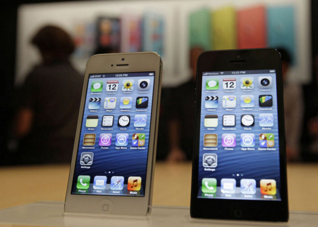 <p><span>5 IPHONE 5’in 16 GB’lık modeli Apple’a 207 dolara mal oluyor. Bunun 199 dolarını donanım, 8 dolarını ise işçilik maliyeti oluşturuyor. Cihazın en pahalı kısmı 44 dolarla, 4 inç büyüklüğündeki retina ekranı. iPhone 5’in kontratsız fiyatı 649 dolardan başlarken, işçiye bu rakamın ancak %1.2’si kalıyor. Apple’ın iPhone 5’teki kâr marjı ise%213’ü buluyor.</span></p>