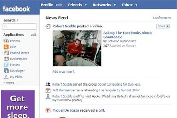 Facebook 2006 yılına gelindiğinde arkadaşların birbirlerinin faaliyetlerini görebildiği Haber Kaynağı uygulamasını geliştirdi. 
