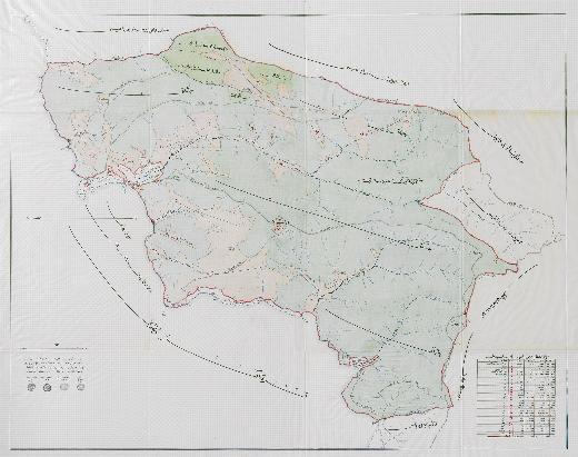 Çoğu el yapımı olan haritaların arka kısımları atlas kumaş ile kaplıyken kitapta bulunan en eski tarihli harita 1806-1807 tarihli. Söz konusu harita, İstanbul'da yeniden inşa edilen tabyalarda yer alan topların menzillerini gösteriyor. Hendesehane ürünü olan harita, 82x92 santimetre ebadında renkli ve el yapımı.