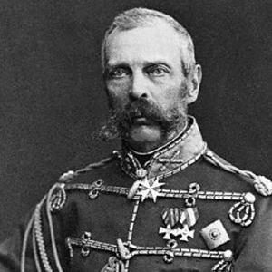 Çar II. Alexander - Diktatör diye adlandırdıkları Çar 2. Alexander'ı devrimciler öldürmek için 3 bombalama gerçekleştirdi. İlk suikast için at arabasının altına bomba atıldı. Bomba patladı ancak atlar öldü, Alexander ise sadece 3. Napolyon tarafından kendisine hediye edilen arabadan oldu. Suikastçıların inatla kendisini öldürmeye, çalıştıklarını en sonunda anlayabilen Çar, canını kurtarmak için bir Millet Meclisinin kurulmasını kabul etmek zorunda kaldı. Halkın devlet işlerine karışmasını sağlayacak olan bu kararı Çar II. Aleksandr 1 Mart 1881'de imzalamıştı. Ertesi gün yayınlanarak halka yeni bir düzenin kurulduğu bildirilecekti. Fakat Çar çok geç kalmıştı. Bu kararı grandüklerine ve bakanlarına haber verdikten sonra askeri bir törene gitti. Dönüşte, Katerina kanalının yanından geçerken. Çar'ın kapalı arabasına, onun aldığı karardan haberleri olmayan suikastçılar tarafından havluya sarılmış bir bomba atıldı. Patlayan bomba birkaç muhafızını öldürdü, kendisine bir şey olmadı. II. Aleksandr arabadan çıkarak, kanlar içinde yatan, muhafızlarının yanına gitmişti. Arabacısının: "Durmayalım Çar Hazretleri! Tehlike henüz geçmedi, hemen saraya gidelim!.." demesine aldırmıyordu bile. Birkaç saniye sonra, II. Aleksandr'ın ayakları dibinde patlayan ikinci bomba, arabacının ne kadar haklı olduğunu göstermişti!.. Şimdiye kadar birçok suikasttan kurtulan II. Aleksandr, bu sefer ölüm derecesinde yaralanmıştı. Aceleyle saraya götürülüp çalışma odasındaki divana yatırıldığında gözleri kapanmıştı. Bir ayağı kopmuş, öteki de parçalanmıştı.