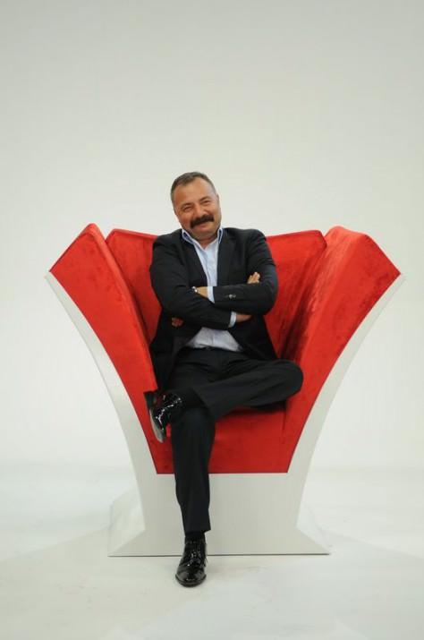 <p><strong>Oktay Kaynarca</strong><br /><br />Usta oyuncu Oktay Kaynarca da oyunculuğun yanı sıra ticaretle ilgilenen ünlülerden. Kaynarca, Adanalı'da oynadığı dönemden etkilenmiş olacak ki Pendik'te, Türkiye'nin en büyük outlet alışveriş merkezi olan Via/Port'ta bir oto yıkamacı açmış.</p>