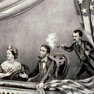 Abraham Lincoln -  Tarihteki en bilinen suikastlerden biri Jon Wilkes Booth ve arkadaşlarının Abraham Lincoln için planladıklarıdır. Amerikadaki iç savaş durumundan memnun olmayan bir grup Lincoln'ün Beyaz Saray konuşması sonrası daha da öfkelenmişti. Lincoln bazı belirli zencilere oy verme hakkının verilmesini destekleyeceğini belirtti. Bu konuşma, kalabalıktaki güney sempatizanı ve Başkan’ın temsil ettiği her şeyden nefret eden aktör John Wilkes Booth’u oldukça öfkelendirdi ve Başkan’ı öldürmeye kesin karar verdi.  Aslında bu, Booth’un Başkan’a zarar vermek için ilk teşebbüsü değildi. 1864 yazının sonlarında, Booth Abraham Lincoln’u kaçırmak için planlar yapmıştı. Koyu bir güney sempatizanı olan bu genç adam, güneyliler lehine casusluk, asi ordusunun ihtiyacı olan kinin ve diğer tıbbi malzemelerin kaçakçılığını yapmaktaydı. Lincoln’u kaçırmaktaki maksadı ise, Başkan’a karşılık kuzeylilerin elindeki güneyli esirleri serbest bıraktırarak, Konfederasyon’un iyice seyrelmiş saflarına bir nebze olsun destek sağlama umuduydu.  Booth yerel serserilerden oluşturduğu grubuyla planlar yapmaya başladı. Başkan’ı kaçırmak için en iyi fırsatın, onu arabadayken kıstırmak olduğunu düşündü. Ancak son anda Başkan tiyatro oyunu seyretmek yerine 140. Indiana Alayı’nı ziyaret etmeye karar verince komplocuların planı suya düştü. Planın başarısızlığa uğramasıyla ümitlerini yitiren çete büyük ölçüde dağıldı. Tek başına kalan Booth, her ne kadar artık güney için bir umut kalmasa da yapabileceği son şeyi yapmak istemekteydi: Lincoln’u öldürmek.  14 Nisan 1865’de Lincoln’lar "Amerikalı Kuzenimiz" adlı oyunu seyretmek için Ford Tiyatrosu’ndaydılar. Oyun sırasında Booth tiyatroya geldi, arkadan gizlice şeref locasına girdi ve saat 22:15’te Başkan Lincoln’a kafasının arkasından ateş etti. Başkan yaralı halde caddenin karşısındaki Peterson House’a götürüldü. Ertesi gün saat 07:22’de hayata gözlerini yumdu. Bu olay, Amerika’daki ilk başkan suikastı olarak tarihe geçerken halkı büyük üzüntüye boğmuştu.
