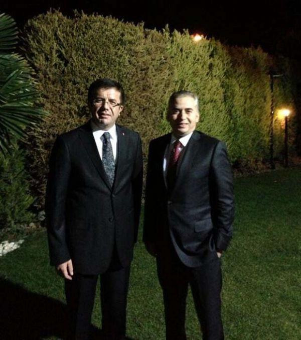 Tavas'ta ortaokulu bitirdikten sonra babasının, "Oğlum seni bu şartlarda okutmamız mümkün değil" sözleriyle eğitim hayalleri yıkılan Zeybekci'nin hayatının dönüm noktası, öğretmeninin yardımcı olarak parasız yatılı sınavlarına girmesini sağlaması ve Zeybekci'nin Kütahya İmam Hatip Lisesi'ni kazanması oldu.