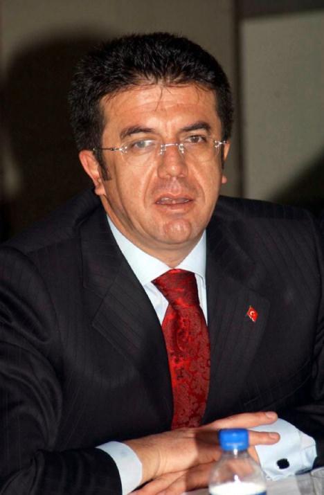 Başbakan Recep Tayyip Erdoğan'ın Denizli gezilerinde evinde kaldığı, tatilinde Sarayköy Umut Termal'de konuğu olduğu dönemin Denizli Belediye Başkanı Nihat Zeybekci, 2011 genel seçimlerinde birinci sıradan Ak Parti Denizli Milletvekili seçildi. Başbakan Recep Tayyip Erdoğan'a yakınlığı, yerel ve genel seçimlerde Ak Parti'nin Denizli'deki başarısında önemli pay sahibi olması ve Başbakan Erdoğan'ı her koşulda desteklemesi nedeniyle siyasette dikkat çeken isimler arasına giren Zeybekci, önce Ak Parti'nin son kongresinde MKYK üyesi, ardından TBMM Enerji Komisyonu Başkanlığı'na getirildi. Zeybekci, son kabine değişikliğiyle Ekonomi Bakanı oldu.