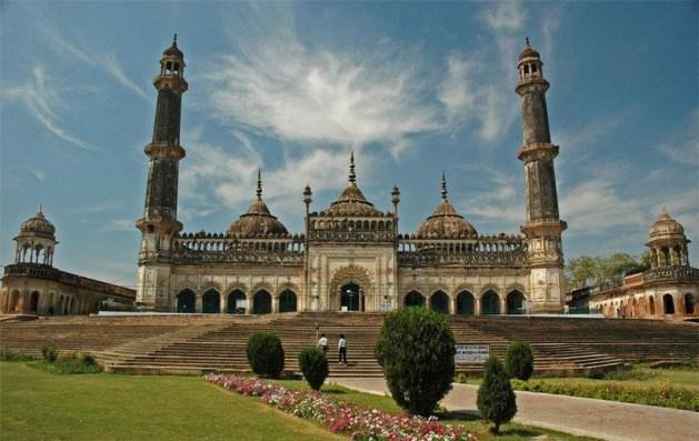 <p><strong>Asafi Cami</strong><br />Lucknow, Hindistan</p>