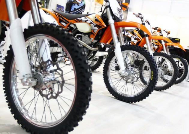 Sektörün en büyük ve tek buluşması olan Moto Bike Expo'da motosiklet ve bisiklet tutkunlarının yakından takip ettiği kasklar, sürücü giysileri, gözlükler, montlar, eldivenler, botlar, çizmeler, lastikler, modifiye ve performans kitleri, özel yağlar ve katkı maddeleri dahil pek çok aksesuar ve ekipman sergilenecek.
