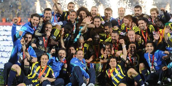 - Ziraat Türkiye Kupası finalinde Bursaspor'u 4-0 yenerek 5. kez kupanın sahibi olan Fenerbahçe, en son 1982-83 sezonunda müzesine götürdüğü kupayı, 29 yıl aradan sonra kazanarak hasretine son verdi.