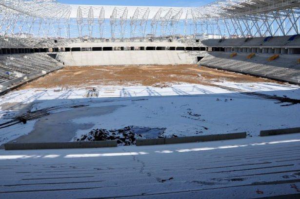 <div>Sivas'ta, yağmur ve kar sularını depolayacak, enerjisinin bir bölümünü üretecek, 25 bin seyirci kapasiteli, Türkiye'nin ilk ekolojik stadının kaba inşaatı tamamlandı.</div>
<div> </div>