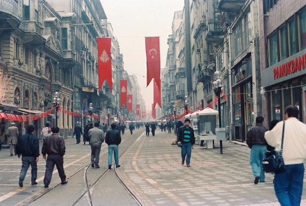 <p>80'lerin sonu 90'ların başından, muhtemelen daha önce görmediğiniz fotoğraflarla, Türkiye'nin şehir manzaraları...</p>
<p> </p>