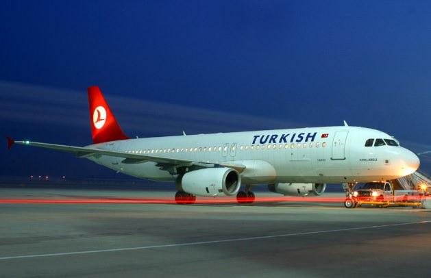 <p>İstanbul'da üç gün süren kar yağışı nedeniyle THY'nin 150 seferi iptal edildi, 5 bin yolcu otellere yerleştirildi.</p>