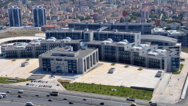 Erdoğan, ''Projeyi hem az zamanla, hem az parayla bitirmeye çalıştık. Projeyi doğru yorumlayıp tasarlayıp yaptığıma inanıyorum. Daha iyi olabilecek noktaları olabilirdi belki. Çok yoğun etütler yapmanız gerekir. Uzun zamana ihtiyacınız var. Kısa zamanda bence büyük bir iş başardık. 100 metreyi 5 saniyede koştuk diyebilirim'' şeklinde konuştu.