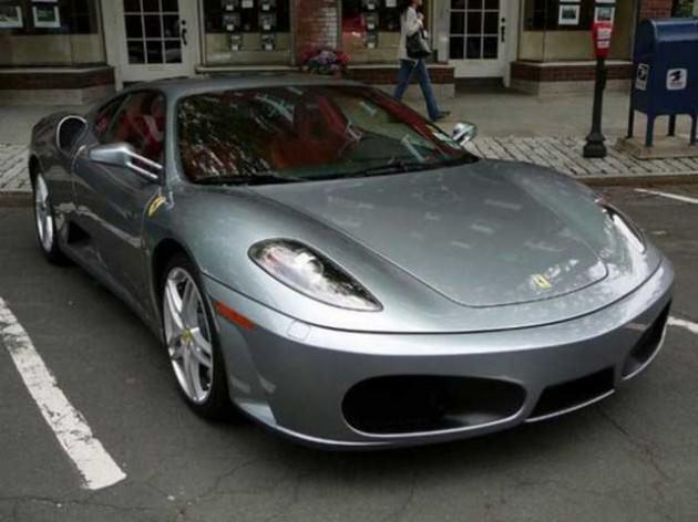 <p>Messi-Ferrari Spider</p>