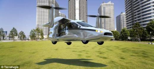 <p>TF-X helikopterler gibi olduğu yerde diklemesine havalanabilecek. Bununla birlikte kanatların açılabilmesi için en az 30 metrelik bir alana ihtiyaç var. Araç hiç durmadan en az 800 km uçabilecek.</p>