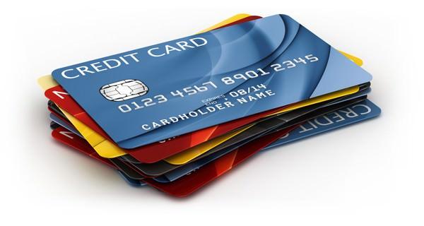 3- Çöpten Ekstre Toplayıp Dolandırıyorlar: “Dolandırıcılar çöpten topladıkları ekstrelerle kredi kartı sahiplerine bankadan kart değişikliği için aradıklarını söyleyerek dolandırıyor. Telefondaki kişi ’Kartınızı bankamıza ait bir başka karta çevrilecek ve adresinize yollanacak. Bunun için cep telefonunuza bir mesaj gelecek ‘Evet’ yazıp gönderiniz dedi. Bununla beraber benden kart bilgilerimi istedi. Bugün bankayı aradım, hiç bir bilgileri yok, asılsız çıktı ve karta ilişkin hiç bir bilgi vermememe rağmen önlem olarak kartımı iptal ettiler.”