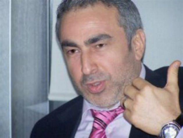 <p>Adnan Aybaba: Delgado müthiş bir gol attı.<br />Serhat Ulueren: Golü gördün mü ki?<br />Adnan Aybaba: Serhat, sen güzel goldü, uzaktan vurdu dedin ya.<br />Serhat Ulueren.: Ya yalan söylediysem.<br />Adnan Aybaba: Sen yalan söylemezsin Serhat<br />Gökmen Özdenak: Yazını yazdın mı sen Adnan?<br />Adnan Aybaba: Yazdım. Ben skor yazarı değilim. (Telegol)</p>