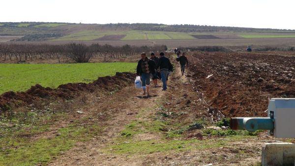 Kilis&rsquo;in Elbeyli İl&ccedil;esi&rsquo;nin karşısındaki Suriye&rsquo;de T&uuml;rkmen n&uuml;fusun yoğun olarak yaşadığı k&ouml;ylerde, IŞİD ile &Ouml;SO mensupları arasında pazartesi başlayan ve 2 g&uuml;nd&uuml;r duran &ccedil;atışmalar sabah saatlerinde yeniden şiddetlendi.
