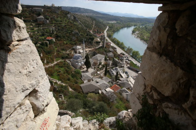 <p>"Vezirler Şehri" olarak anılan Travnik'teki tarihi kale ile Sokullu Mehmet Paşa Köprüsü (Vişegrad), Mostar Köprüsü, Alperenler Tekkesi ve Türk köyü olarak bilinen Pocitely, Bosna'daki görülmesi gereken ecdad yadigarları arasında yer alıyor.</p>