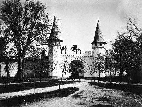 <p>Topkapı Sarayı-Babüsselam Sultanahmet</p>