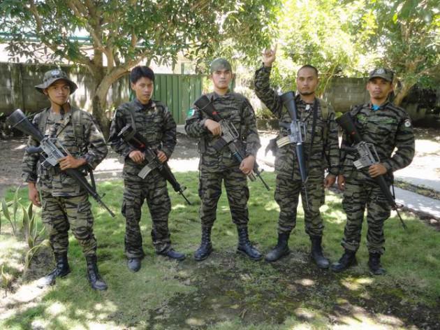 Filipinler'de Moro İslami Kurtuluş Cephesi'yle anlaşma  Filipinler'de, bir silahlı başkaldırı hareketi olarak 1960'lı yıllarda ortaya çıkan Moro Ulusal Kurtuluş Cephesi'nden ayrılanların 1980'lerin başında kurduğu Moro İslami Kurtuluş Cephesi'yle (MİKC) varılan anlaşma da, son dönemdeki başarı örneklerinden.  Malezya'nın arabuluculuğuyla yaklaşık 15 yıl süren görüşmelerin ardından, Filipinler hükümeti ile ülkenin en büyük Müslüman direnişçi grubu MİKC arasında barış anlaşması geçtiğimiz aylarda imzalandı.  Filipinler'in Müslümanların çoğunlukta olduğu güney bölgesinde, merkezi yönetime karşı yaklaşık 40 yıldır devam eden ayaklanmada 120 bin kişi hayatını kaybetmiş, 2 milyon kişi evlerini terk etmek zorunda kalmıştı.