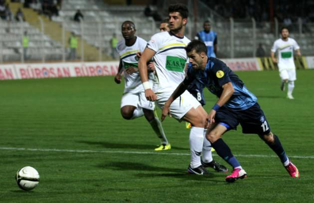 PTT 1. Lig'in 28. haftasının son maçında Adana Demirspor ile Bucaspor 5-5 berabere kaldı.