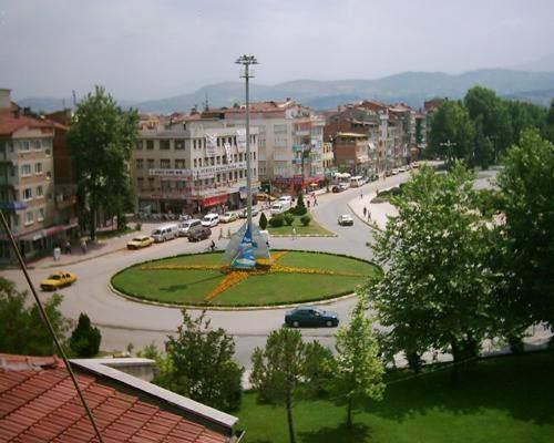 <p>İnegöl Nüfusu: 162.000 Bağlı olduğu il: 208.314</p>

