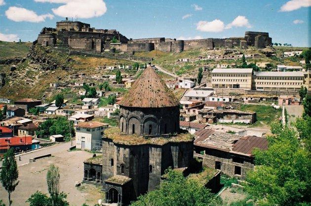 <p>Kars: 184 bin 850 seçmen, 762 sandıkta oy kullanacak.</p>