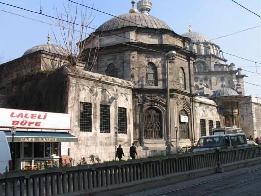 <p>Aşık Paşa Türbesi<br /><span><br /> Haydar Caddesi Aşık Paşa Camii Haydar-Fatih<strong></strong></span></p>