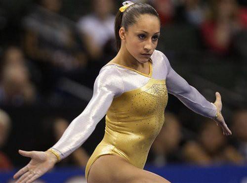 JORDYN WIEBER Dünya jimnastiğinde yeni bir çığır açmaya hazırlanıyor 17 yaşındaki Amerikalı sporcu. Geçen yıl Tokyo’da düzenlenen Dünya Artistik Jimnastik Şampiyonası’nda Rus yıldız Viktorya Komova’yı geçerek ortalığı birbirine kattı Wieber. Londra’da Wieber ile Komova’nın mücadelesi nefesleri kesecek. 