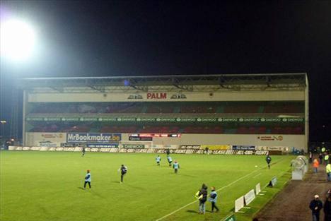 <p>Belçika; FC Antwerp Stadyumu 1923 yılında inşa edilen bu stadyum, Avrupa'nın en büyük ve lüks stadyumlarından biriydi. Şimdiki hali ise en çirkin stadyumlarla yarışıyor.</p>