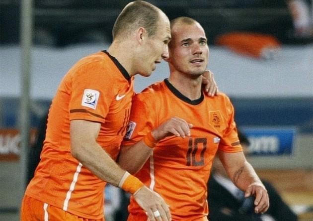 <p><strong>WESLEY SNEIJDER</strong><br />
''Hollanda Milli Takımı içinde karar aldık ve Robben'e bildirdik. Sahaya çıktığımızda o kendi topunu getirecek.''</p>